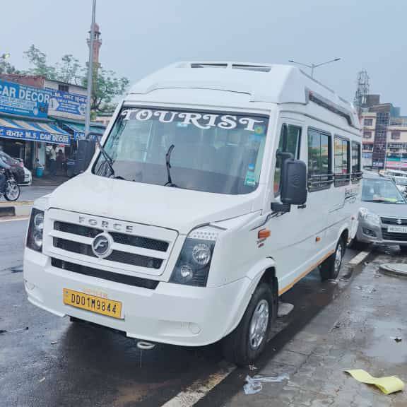 14 Seater Tempo Traveller