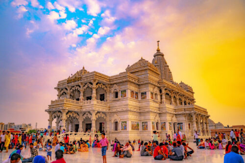 vrindavan Tempo Traveller